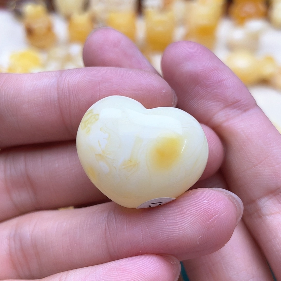 琥珀裸石未镶嵌蜜蜡