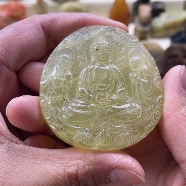 蛇纹石玉颈饰未镶嵌