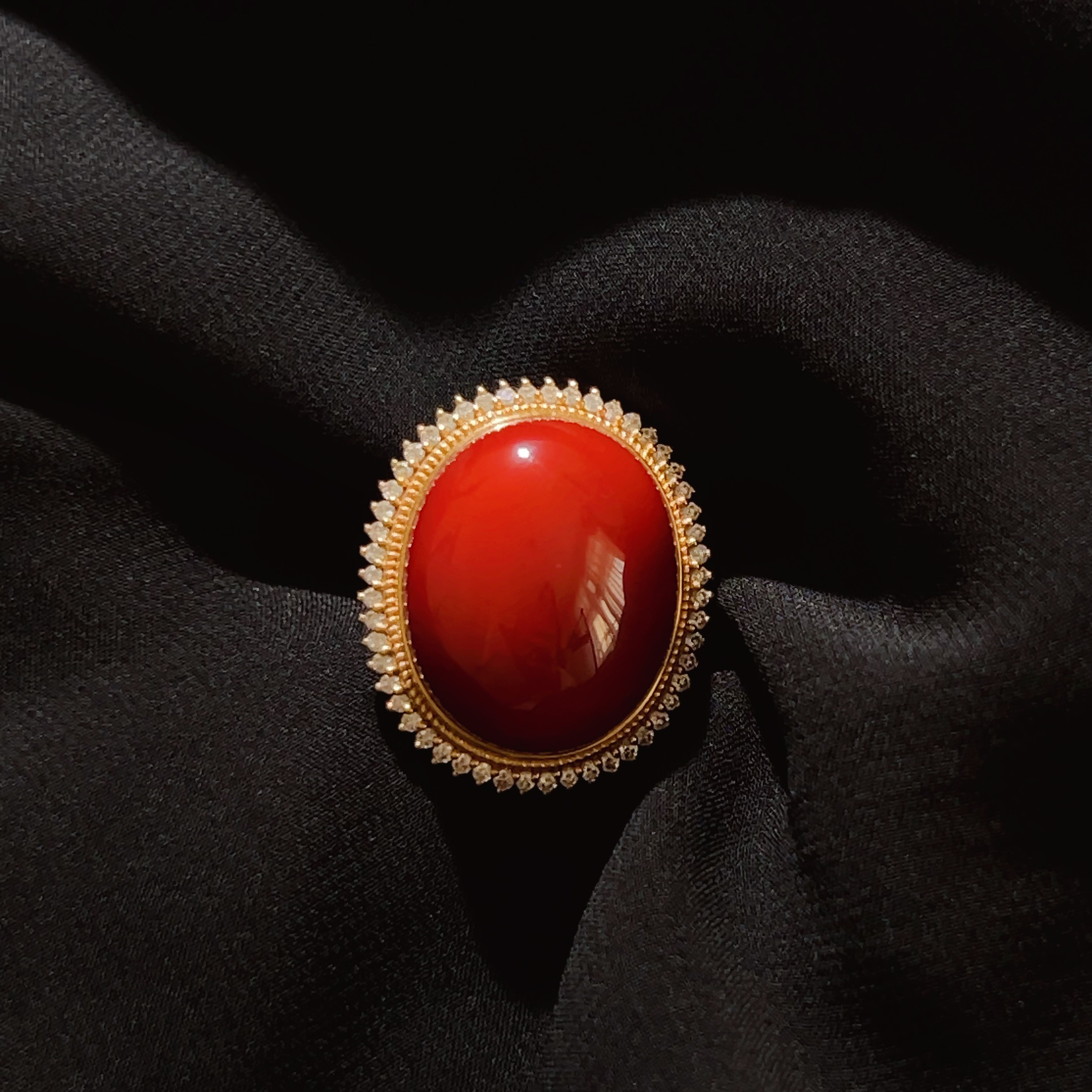 18k金镶天然南红牛血红鸽子蛋戒指精美时尚气质大方精致奢华