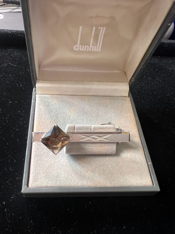 铁合金仿水晶胸针 镶嵌无打标胸针