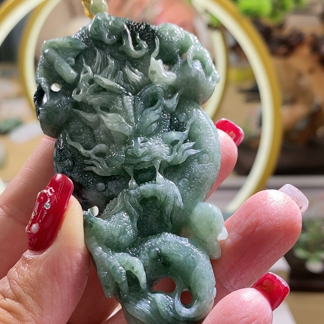 【闪购商品】翡翠颈饰未镶嵌龙牌