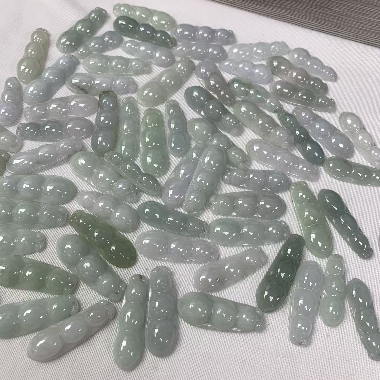 缅甸天然A货翡翠福豆四季豆精致时尚显气质-多样性发其一