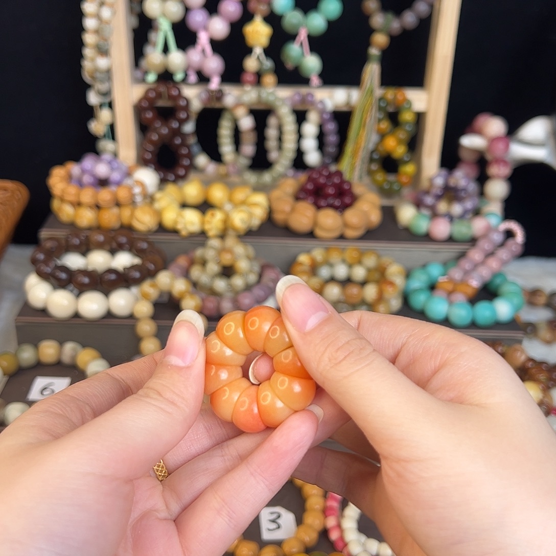 改手机链，多两瓣。  