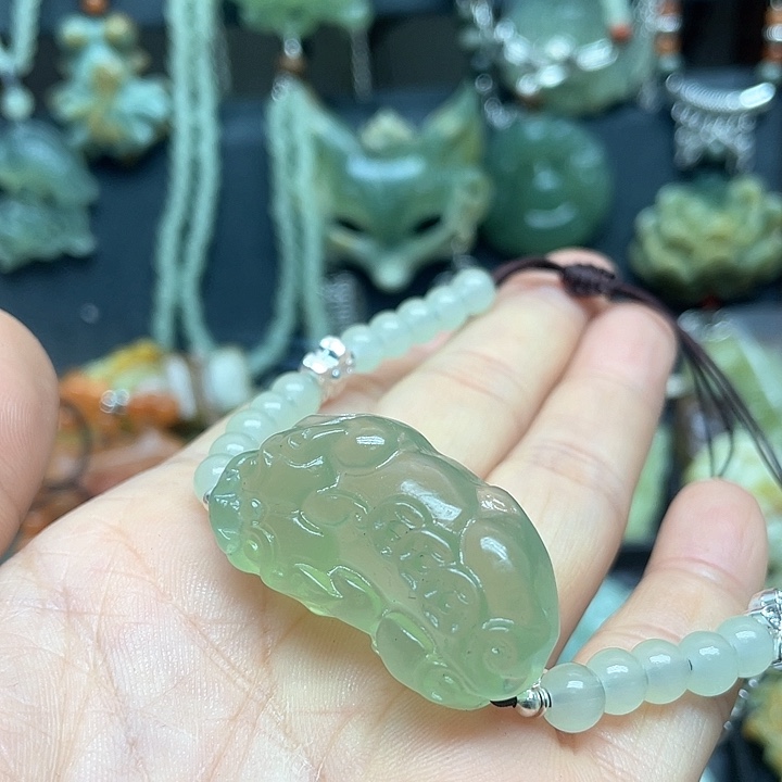 未镶嵌蛇纹石玉颈饰