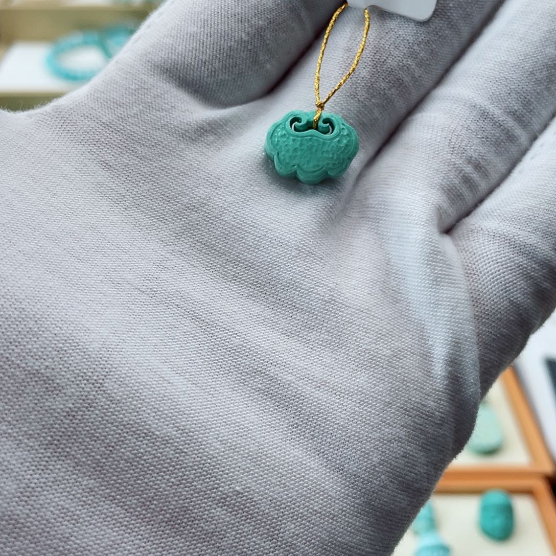 绿松石未镶嵌珠宝奇石