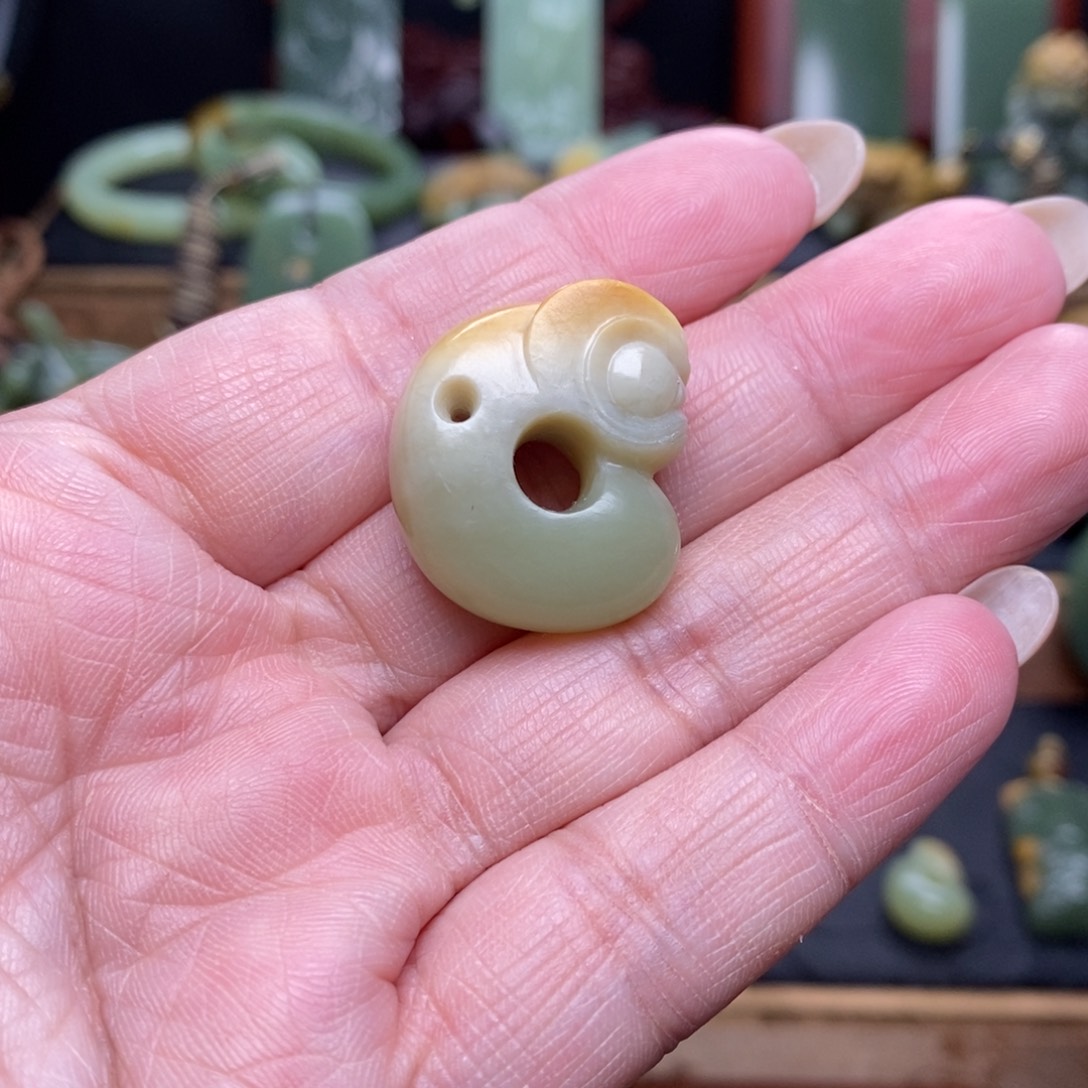 岫岩河磨玉（透闪石质玉）未镶嵌挂件