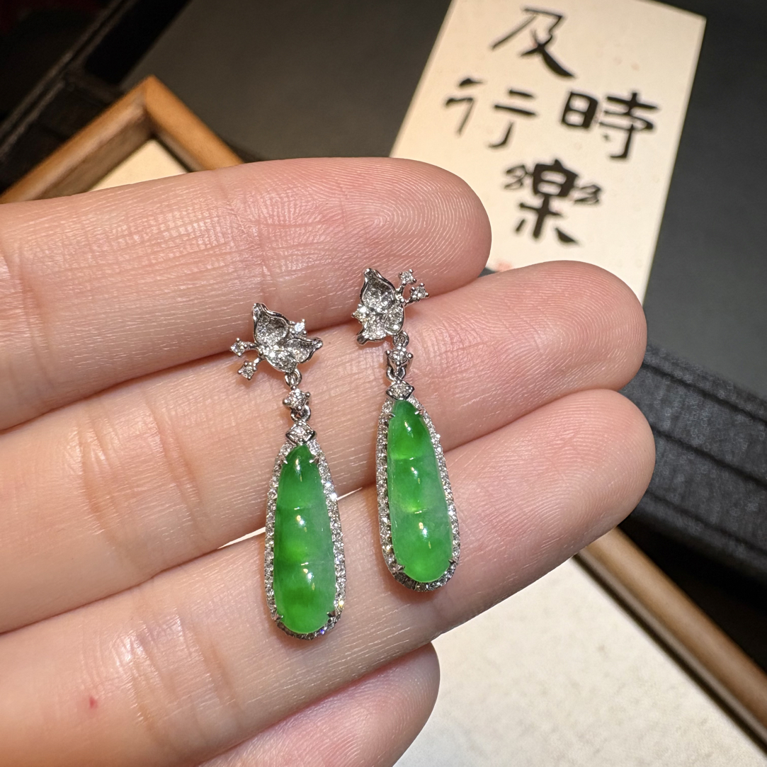 天然缅甸A货翡翠 18k高冰正阳绿福豆耳坠