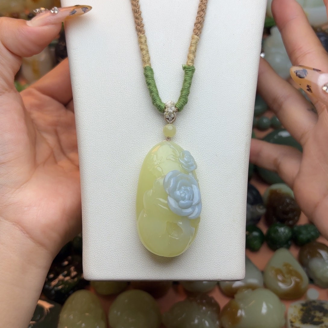 和田玉未镶嵌颈饰