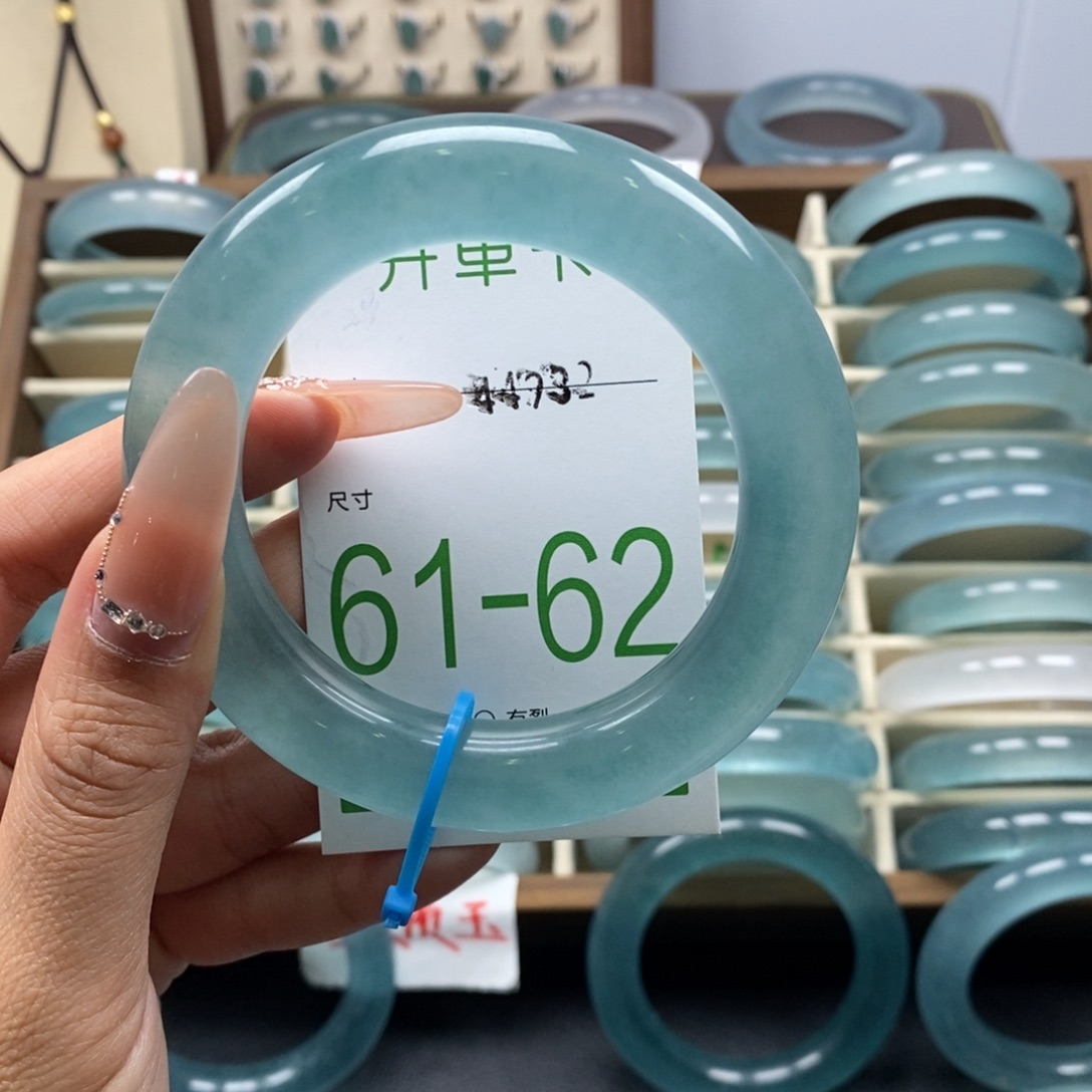 石英质玉未镶嵌手镯