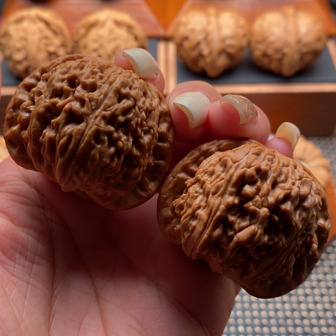 文玩核桃把件来****冰42尺寸白狮子