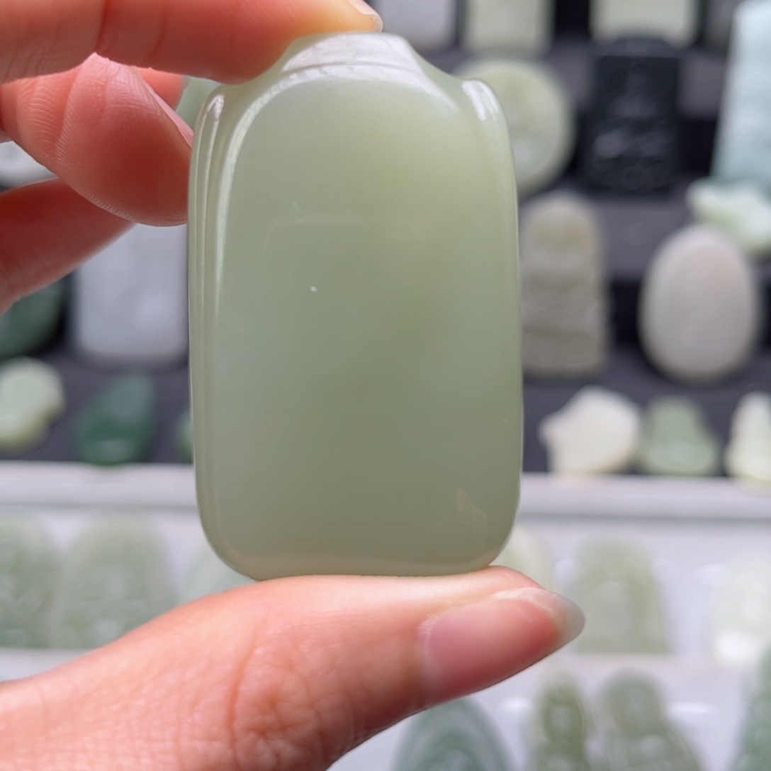 和田玉颈饰未镶嵌勤****师