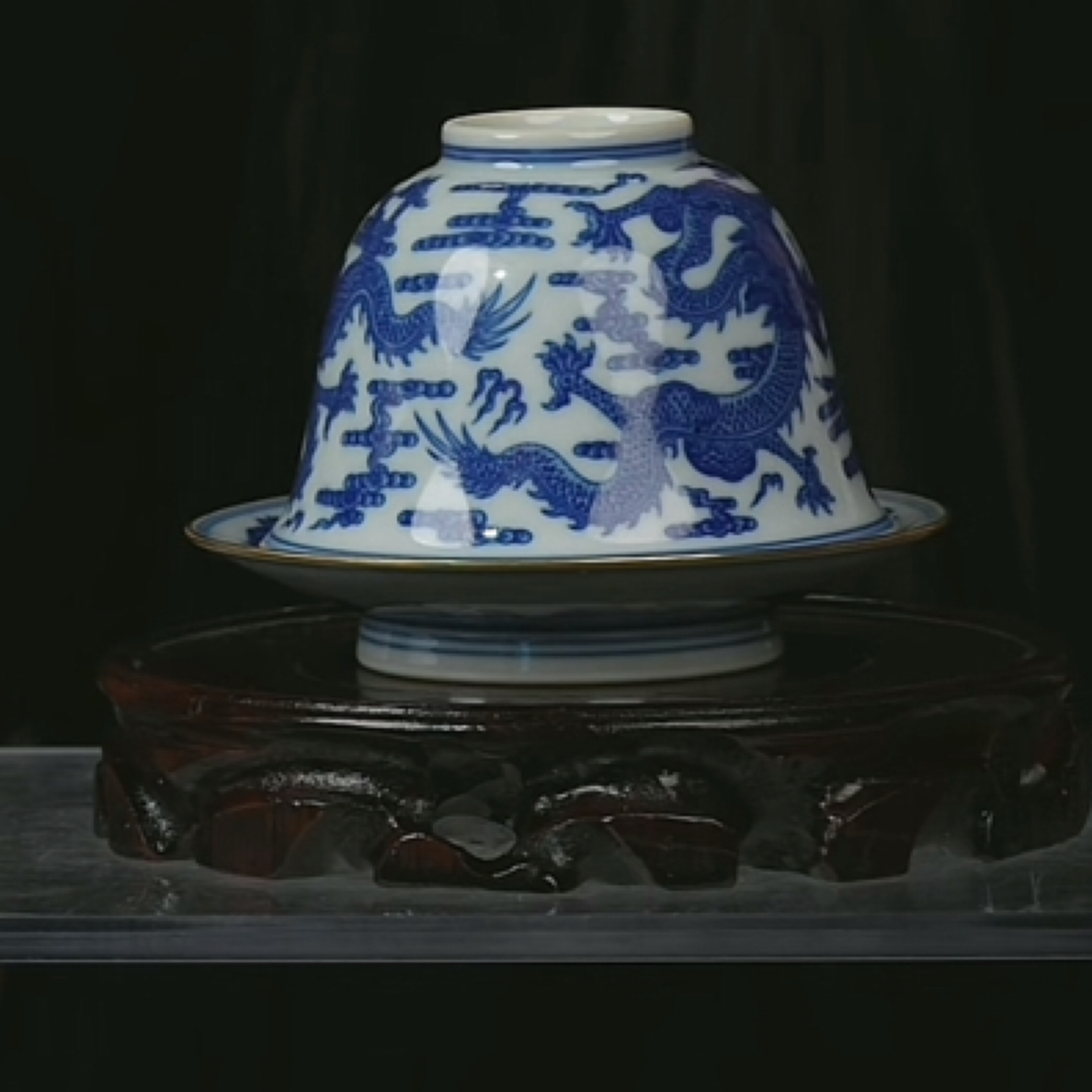 M青花描金九龙纹三才盖碗