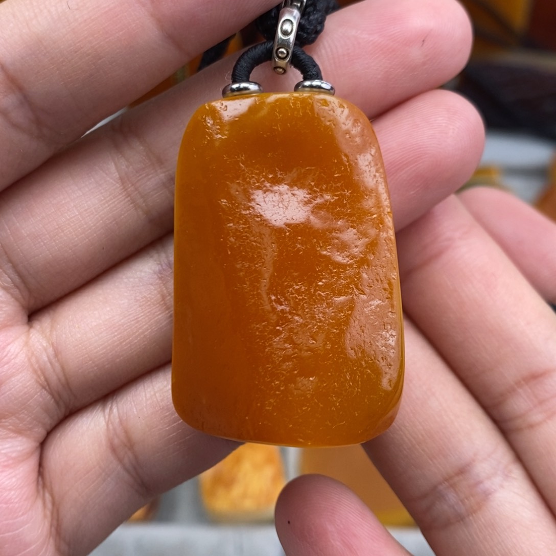琥珀吊坠(赠链)未镶嵌