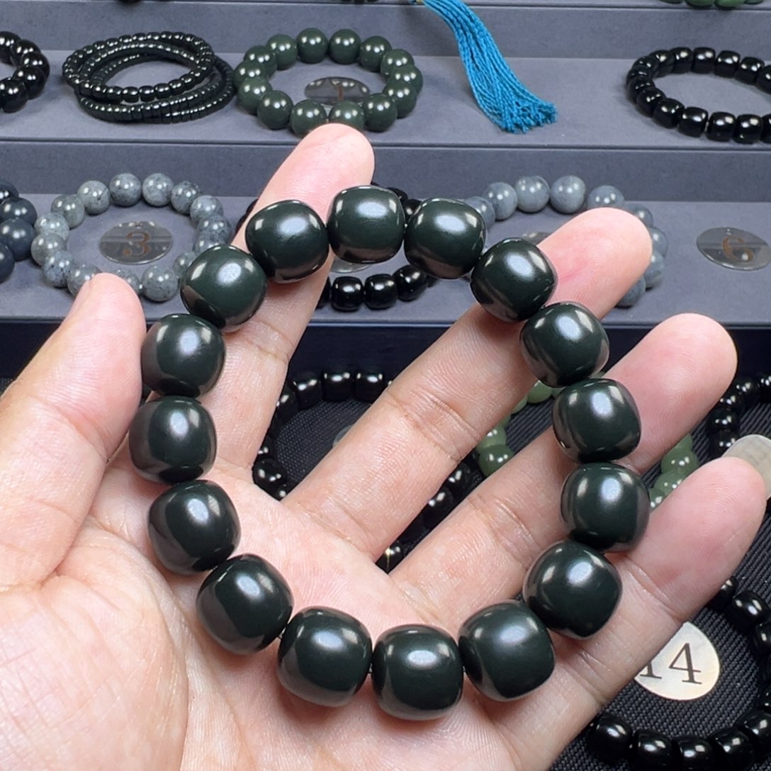 脚***录和田玉未镶嵌手链