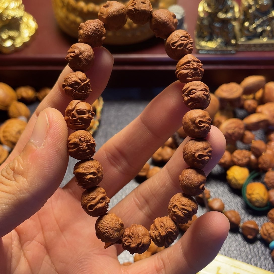 龙纹桃核雕刻瑕疵向死而生