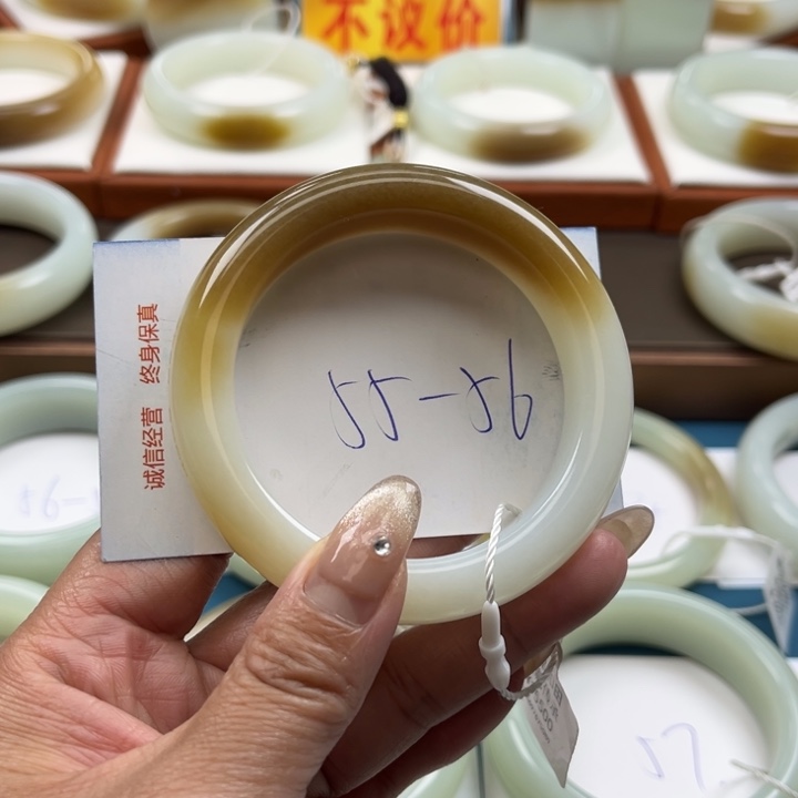 和田玉手镯未镶嵌