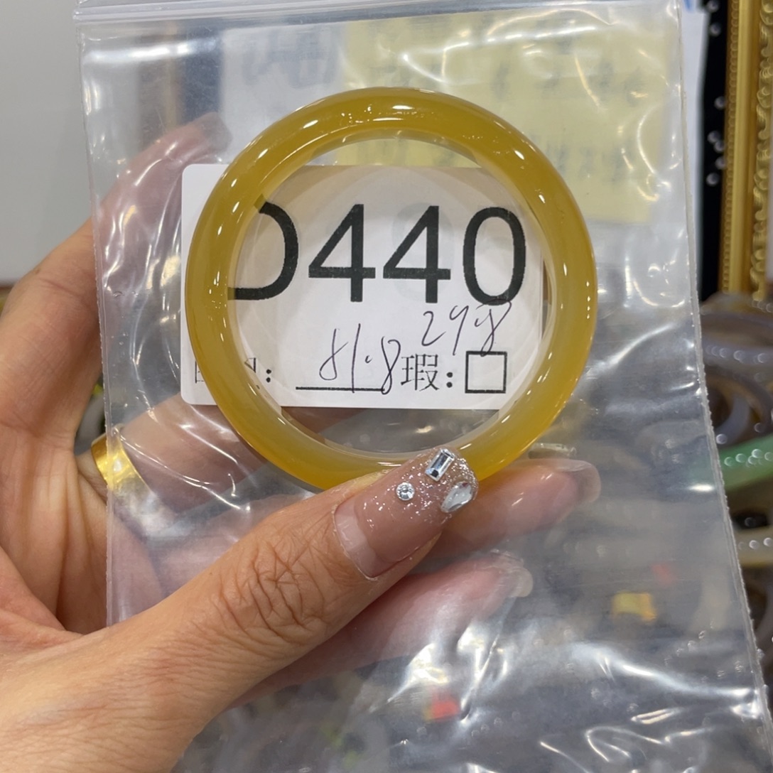 芒***奶蛇纹石玉未镶嵌手镯