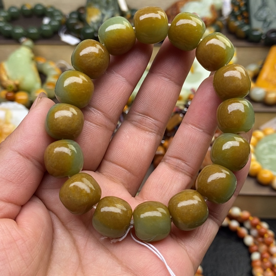 透闪石质玉未镶嵌手串