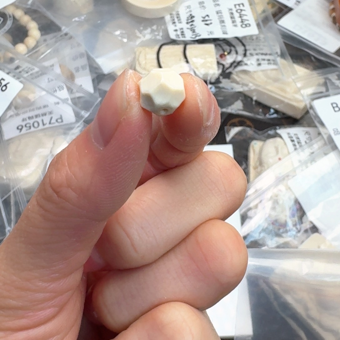 柏香籽/百香籽吊坠猛犸