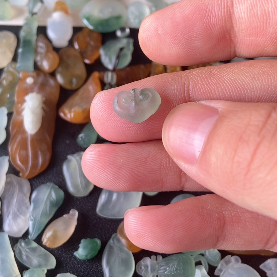 定制翡翠挂件未镶嵌