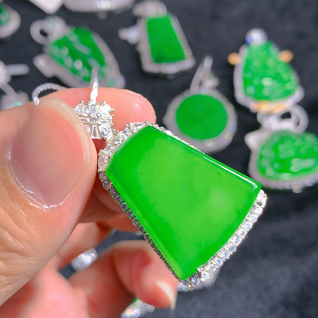 翡翠颈饰银S925镶嵌吊坠