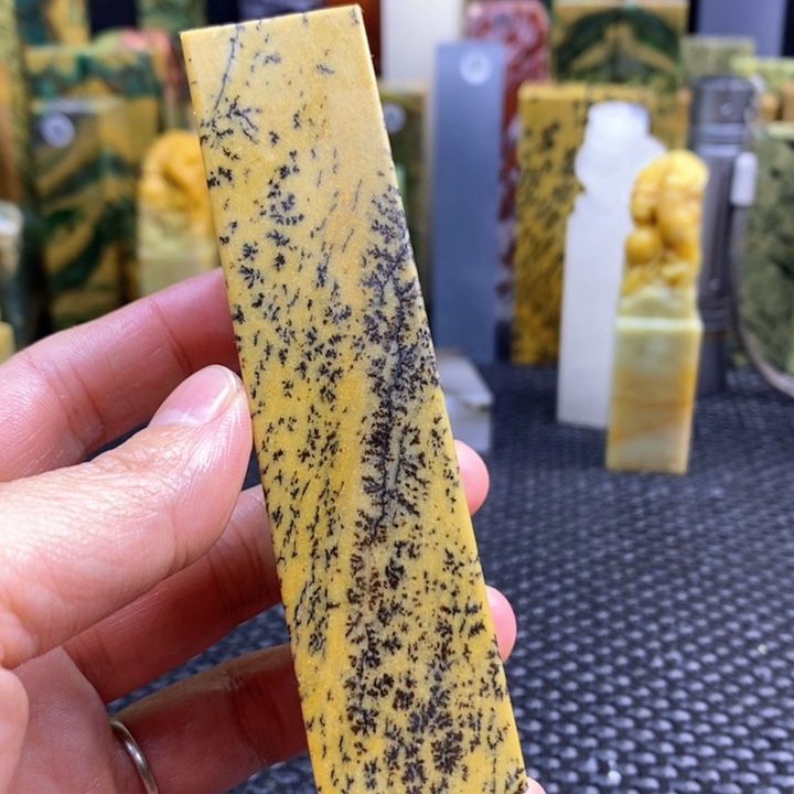 江西石舌****鲜青田石印章石