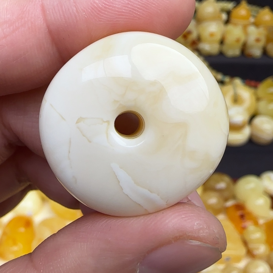 蜜蜡吊坠(赠链)未镶嵌天然俄料石膏蜡蜜蜡随形扣子