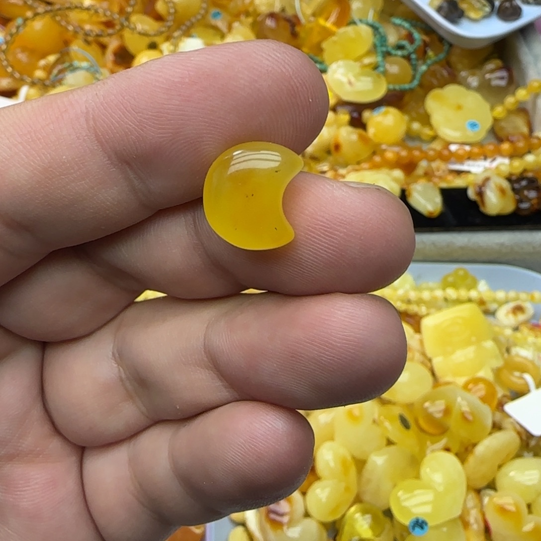 琥珀未镶嵌裸石0.63克