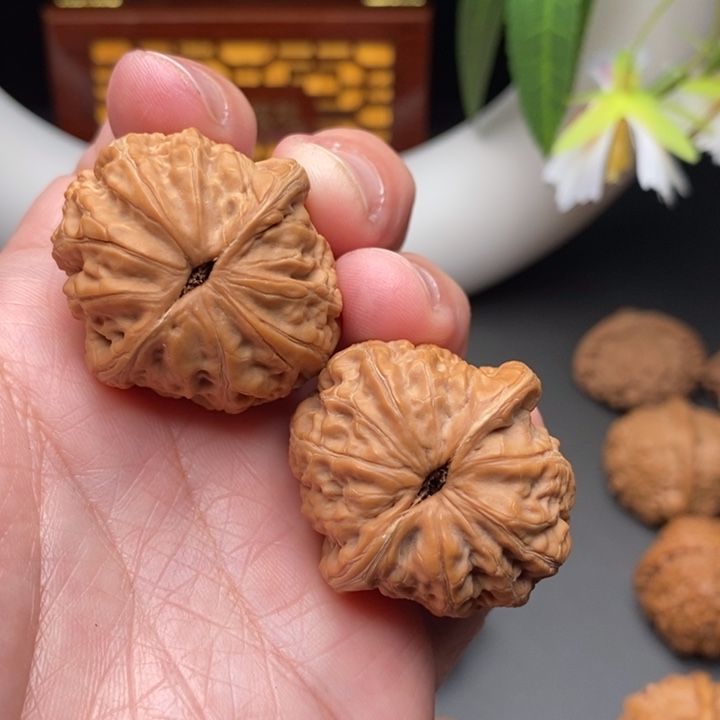 文玩核桃把件M***~元宝36