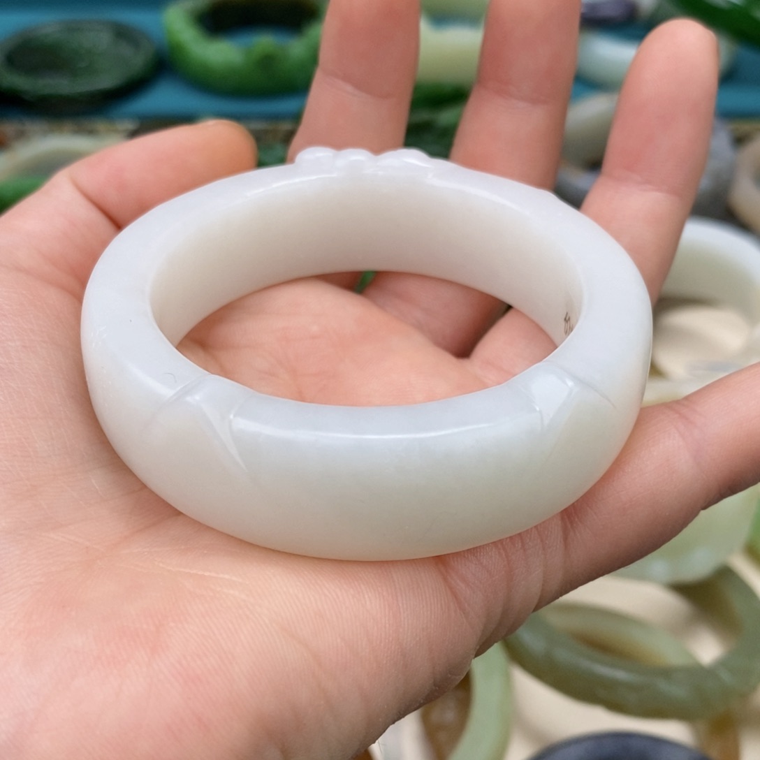 和田玉手镯未镶嵌安*·