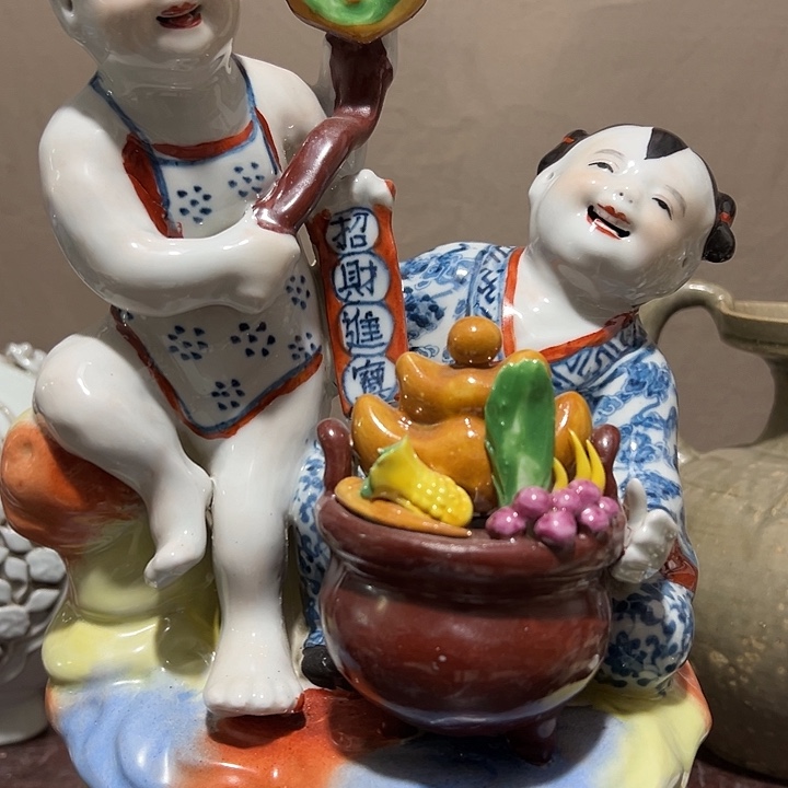 全品相金童玉女雕塑瓷一件