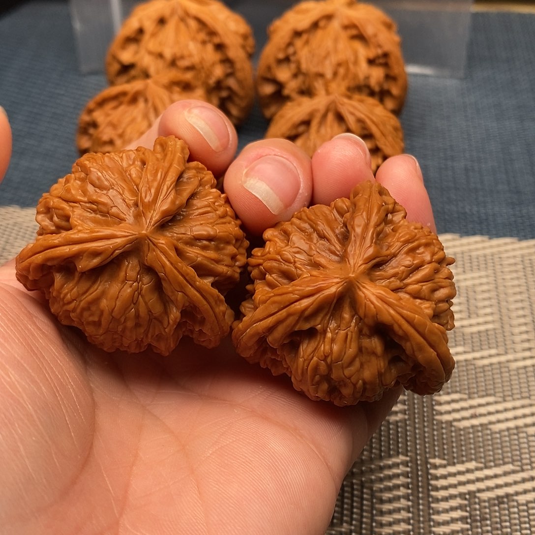 华***仔文玩核桃吊坠三棱