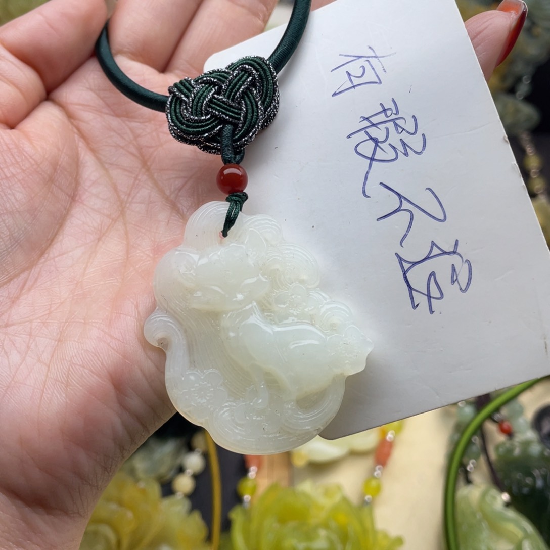 蛇纹石玉颈饰未镶嵌