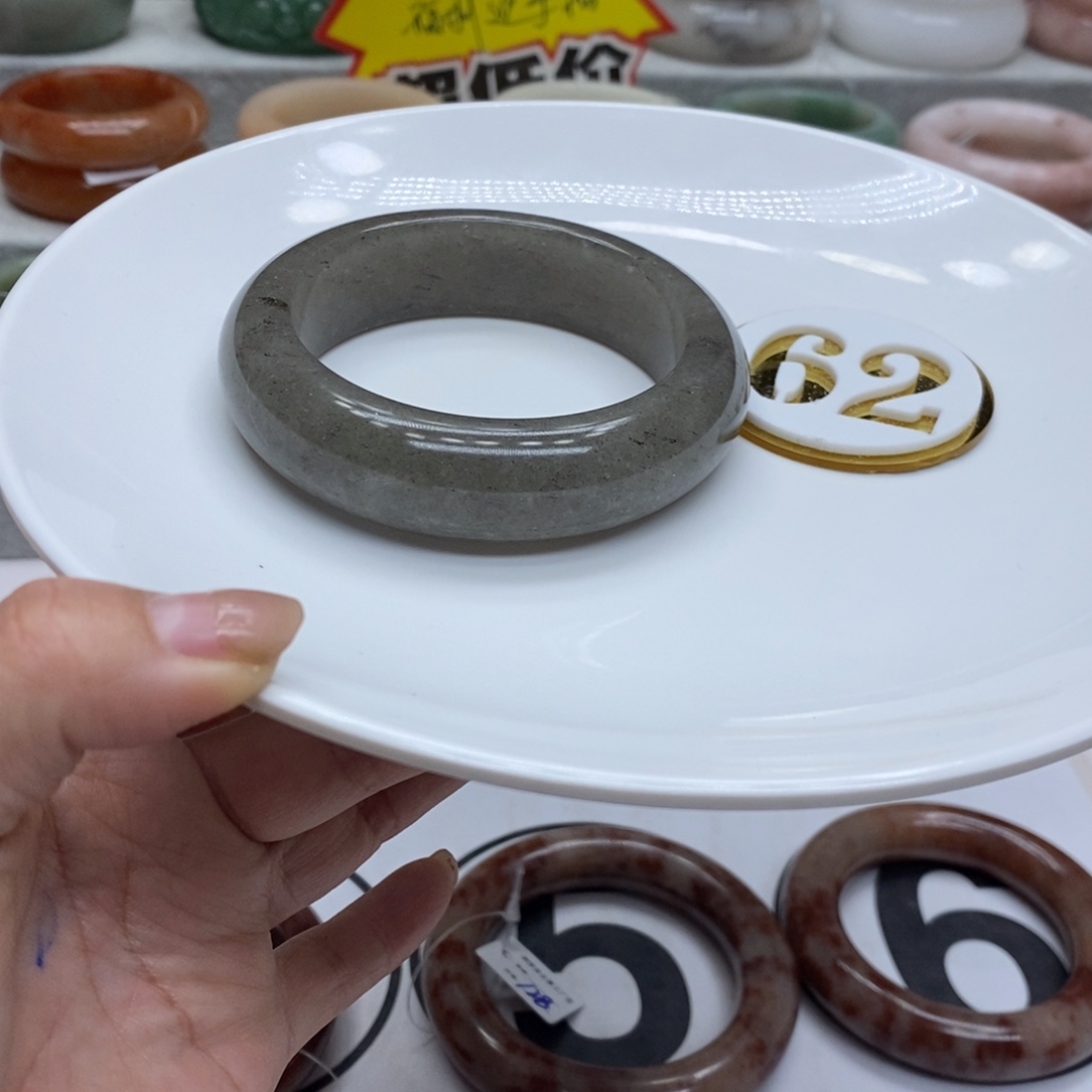 石英质玉未镶嵌手镯