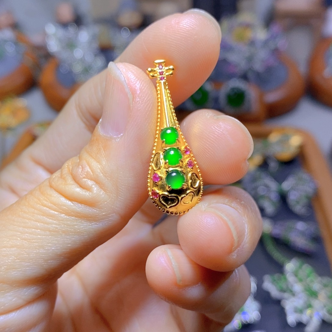 翡翠颈饰银S925镶嵌天然翡翠