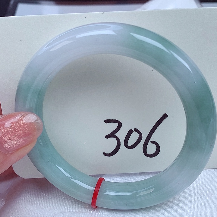 翡翠手镯未镶嵌翡翠