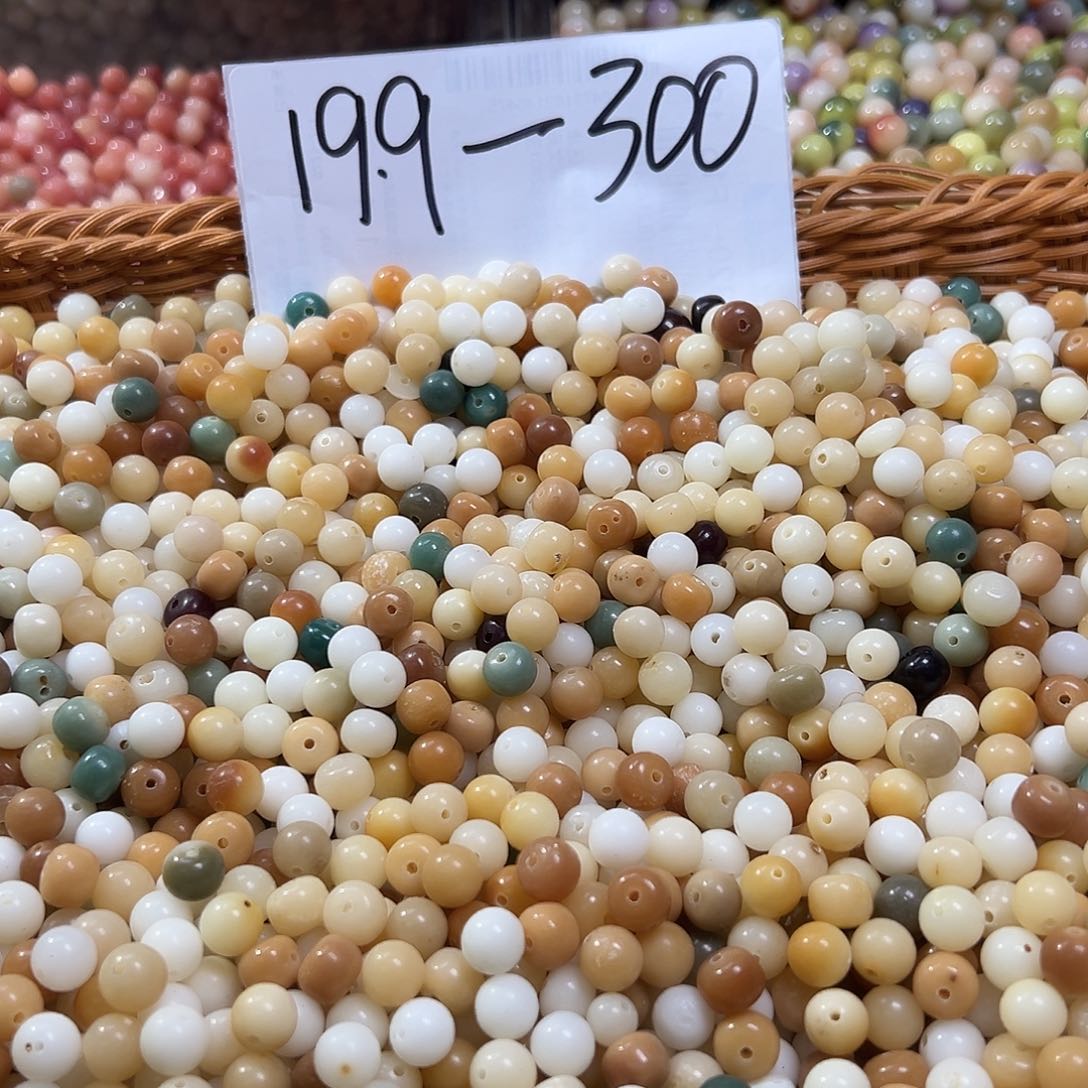 白玉菩提吊坠瑕疵多彩混300颗有裂有坏