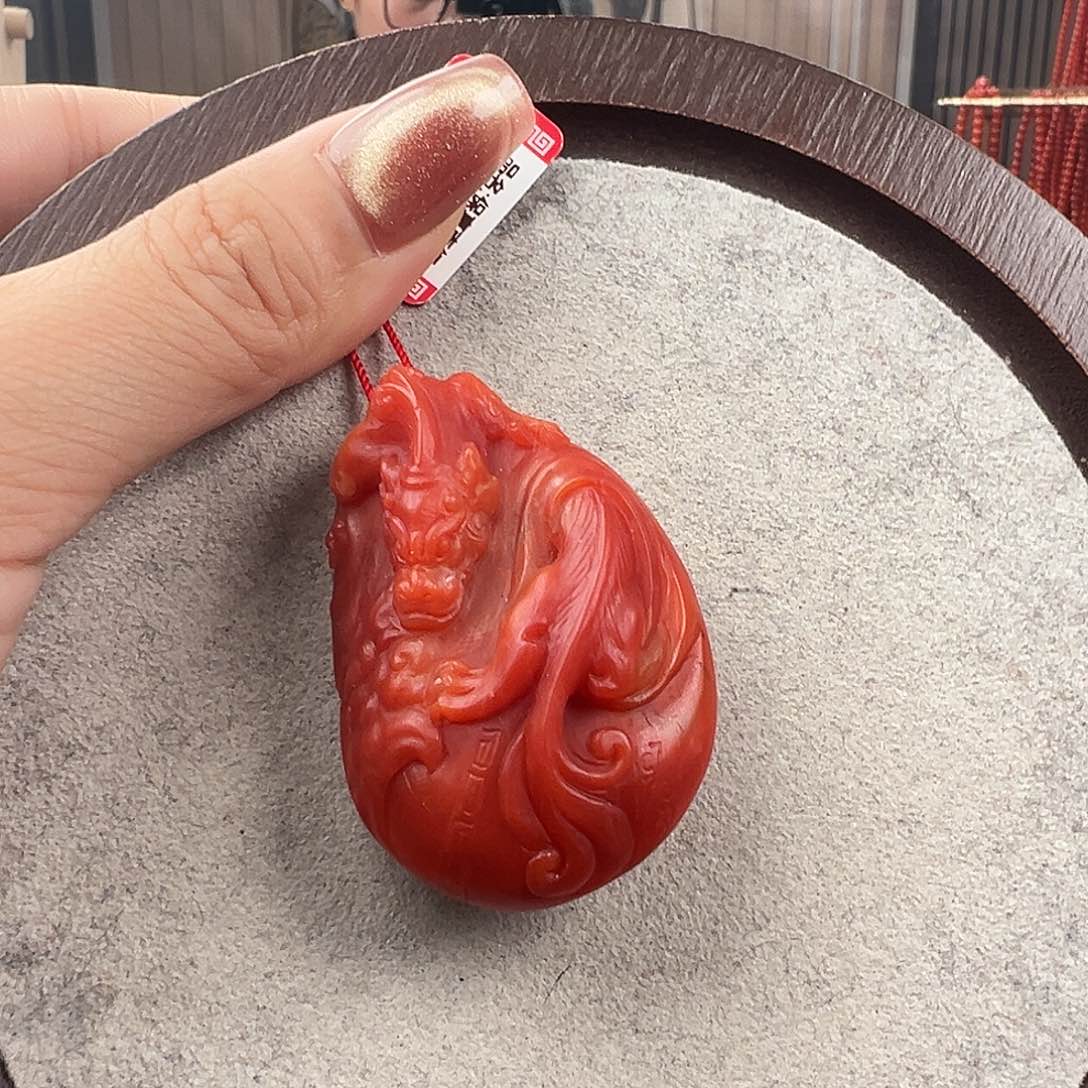 南红玛瑙吊坠未镶嵌