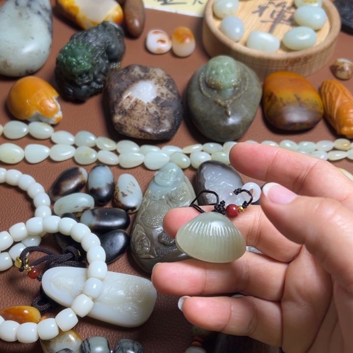 和田玉未镶嵌珠宝奇石