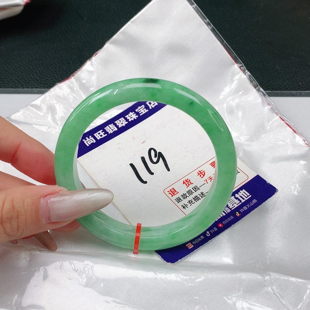翡翠手镯未镶嵌翡翠12