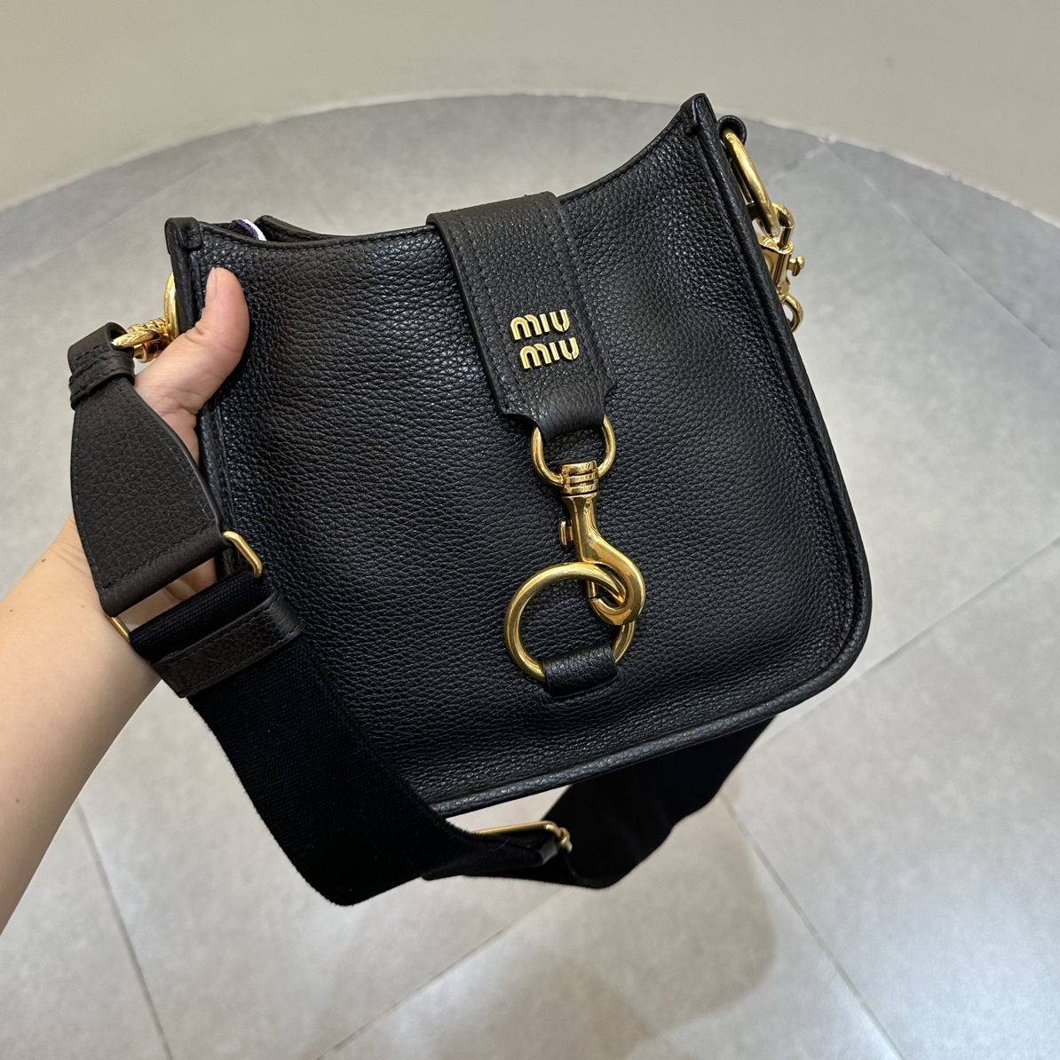 99新 MIU MIU/缪缪 Miumiu黑金马鞍包 US5373