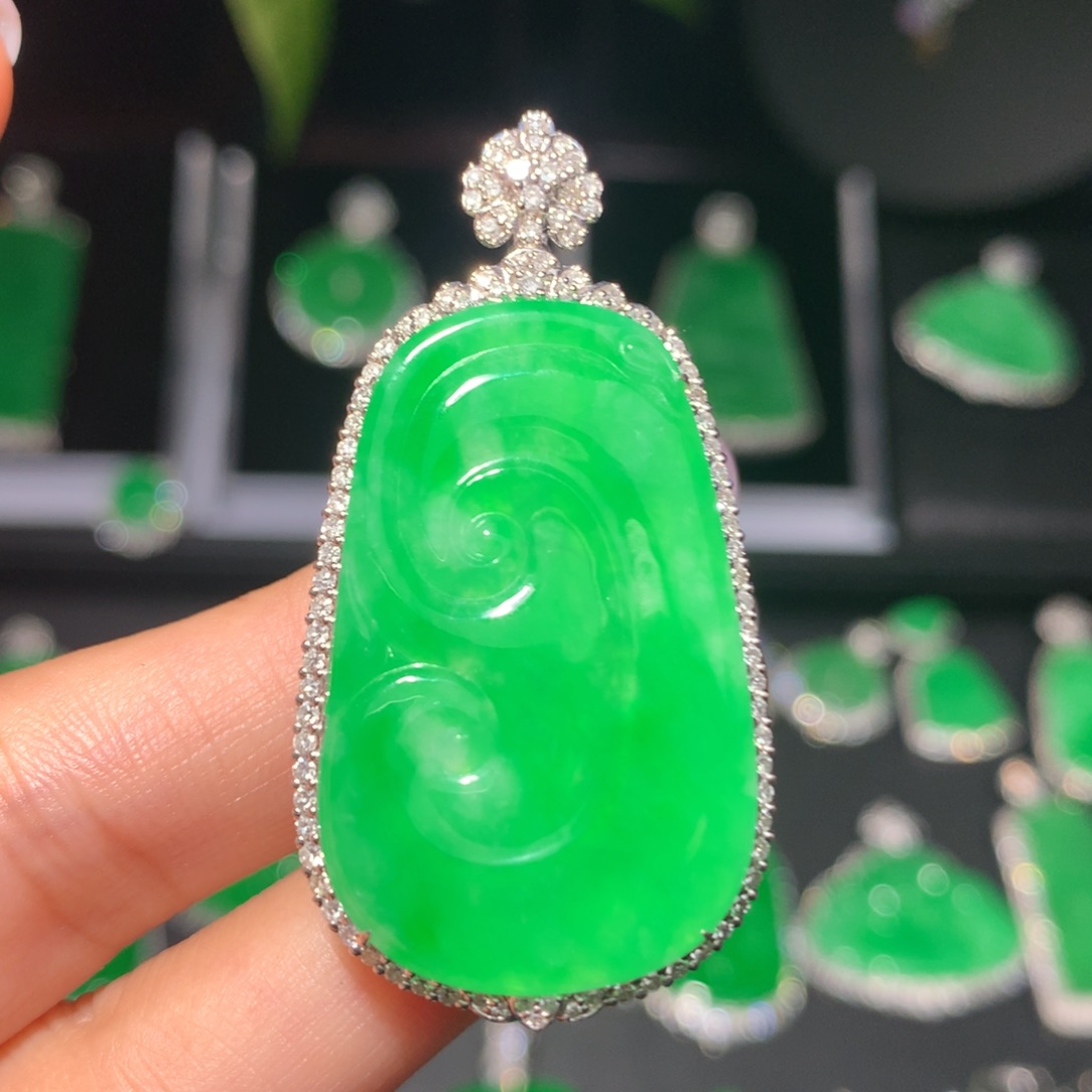 翡翠颈饰18K金镶嵌翡翠