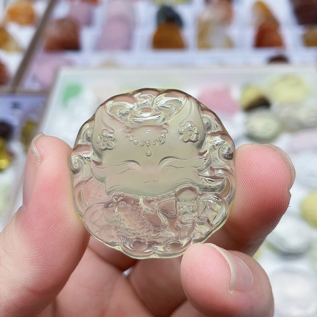 水晶吊坠(不含链)未镶嵌小**?