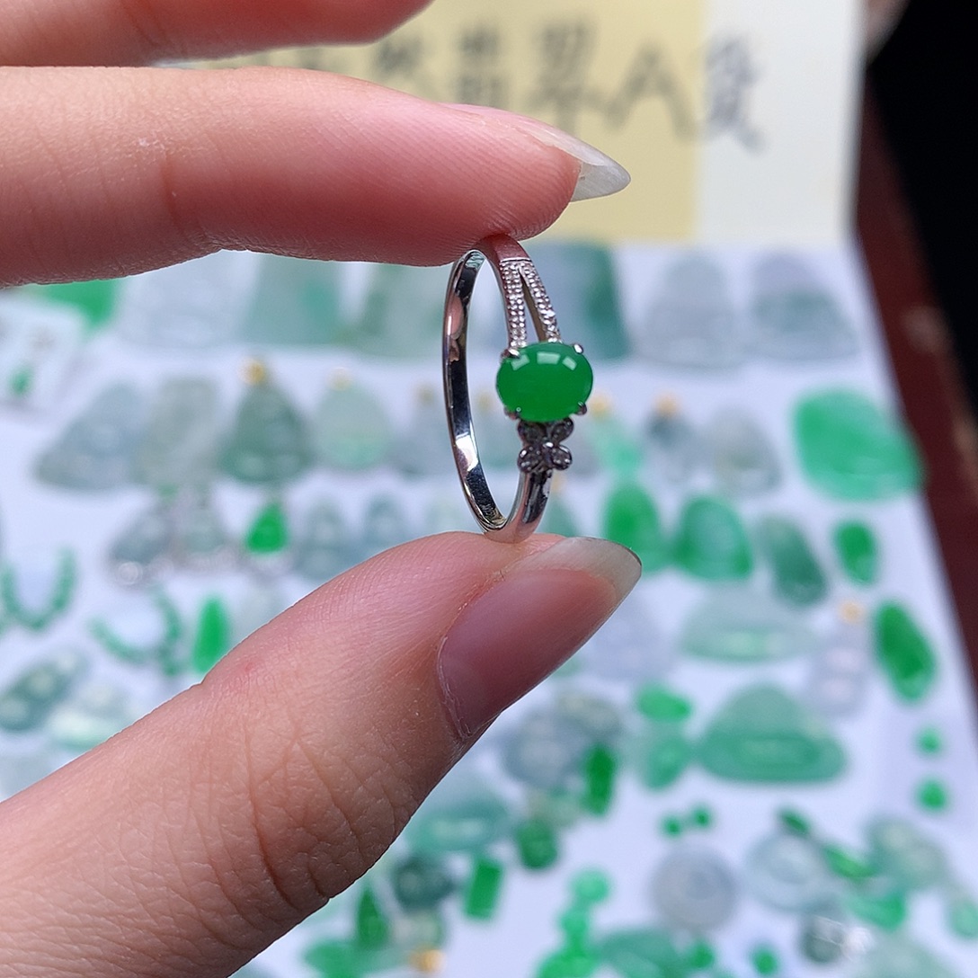 翡翠裸石18K金镶嵌缅甸天然A货翡翠阳绿蛋面