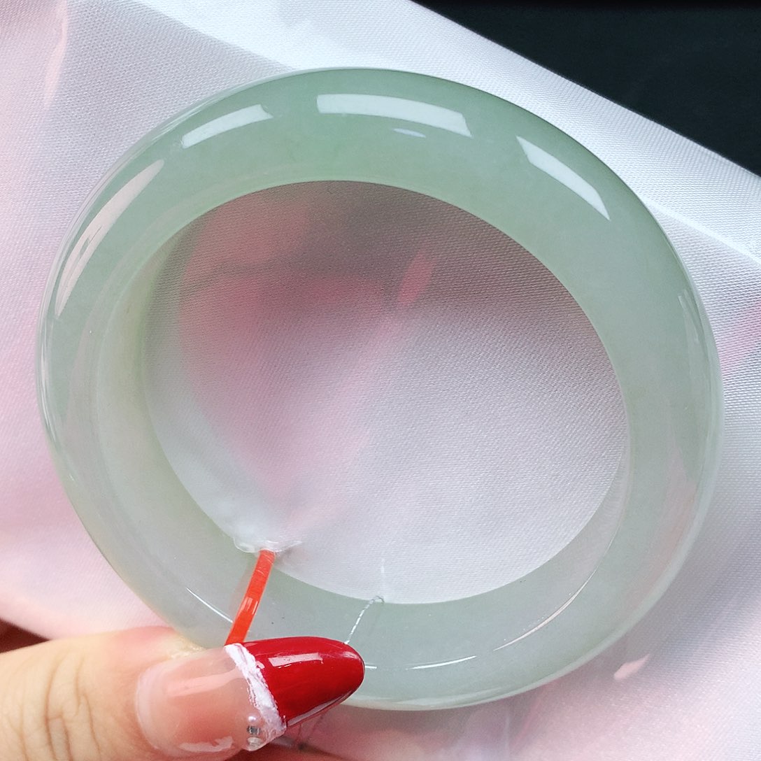 翡翠手镯未镶嵌55圈