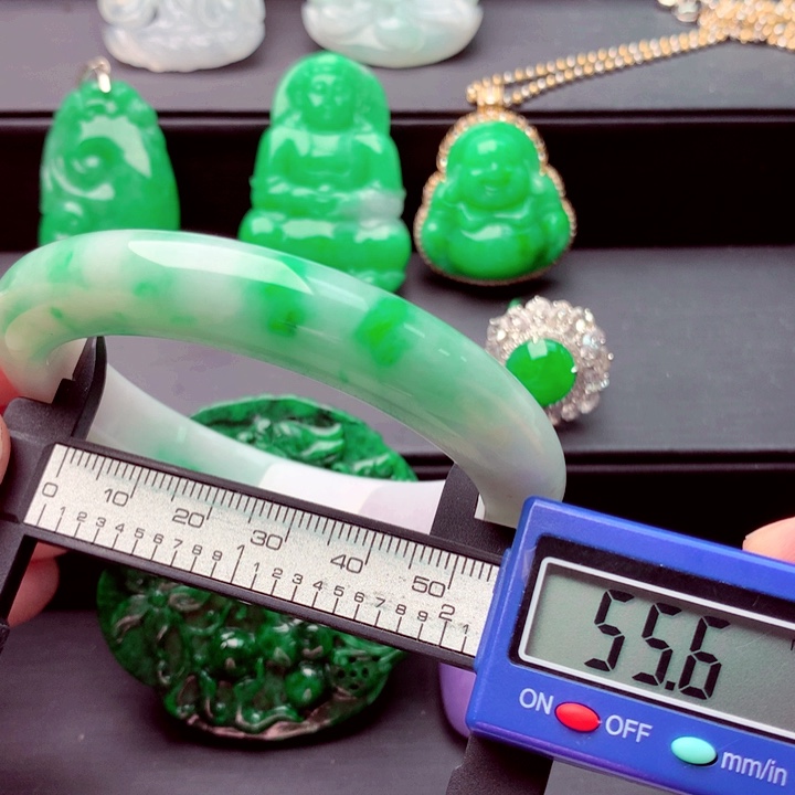 翡翠未镶嵌手镯A货