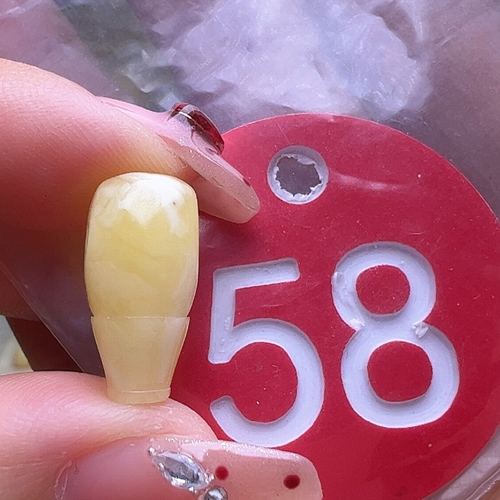 蜜蜡裸石未镶嵌微瑕 8.4mm 三通