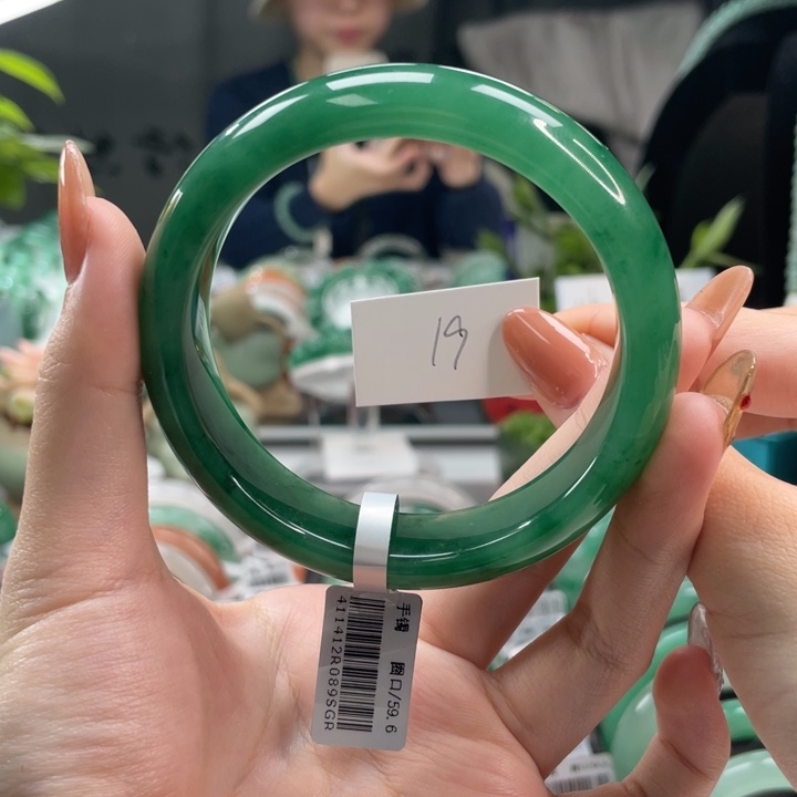 石英质玉手镯未镶嵌天然A货非洲翠手镯