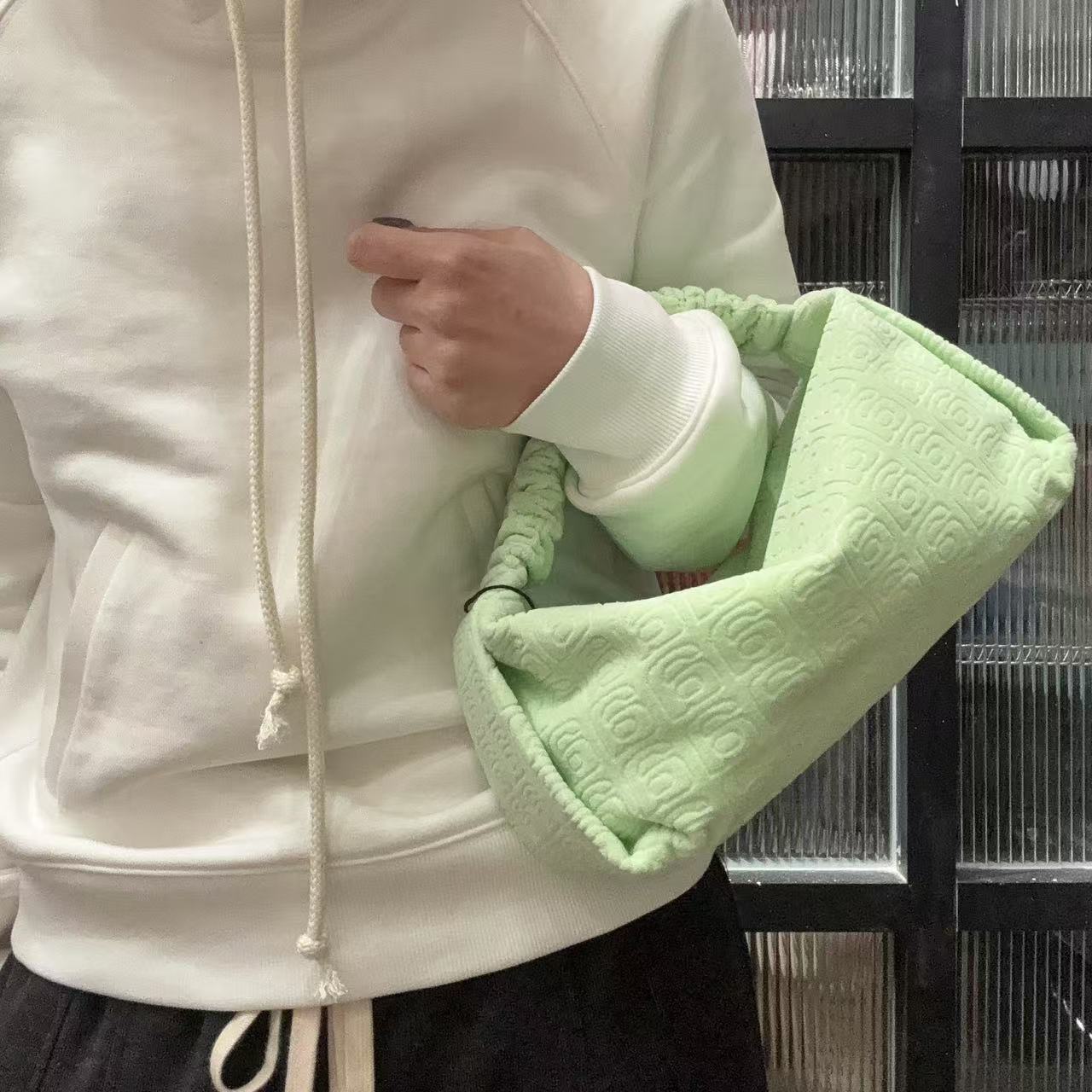 95新  【蕾】亚历山大王 57 0221 绿色饭盒