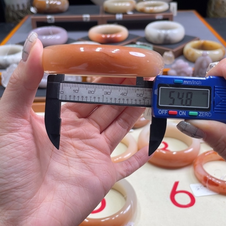 未镶嵌手镯石英质玉